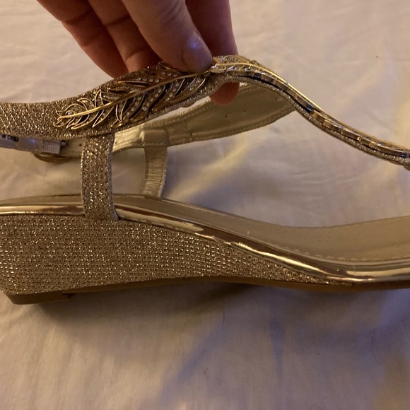 Nicole Gold Sandals with Elegant Design - Picture 5 of 6